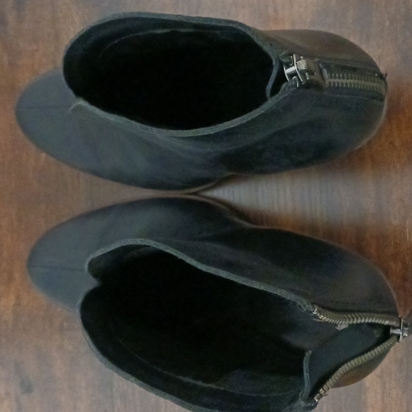 Korks Chandra Booties Black Leather Chunky heel 8 medium Zipper Back 3in heel - Picture 6 of 6